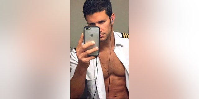 A hot pilot's sexy selfies have caught the Internet's attention.