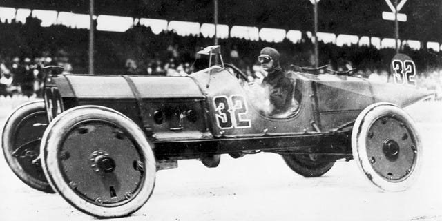 Ray Harroun races in the 1911 Indy 500.