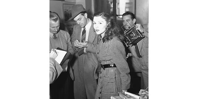 Ann Toth, Hollywood bit-part player and close friend of Elizabeth, besieged by photographers.