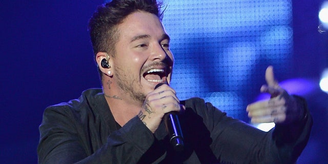 MIAMI, FL - AUGUST 20: J Balvin performs onstage at Telemundo's "Premios Tu Mundo" Awards 2015 at American Airlines Arena on August 20, 2015 in Miami, Florida. (Photo by Rodrigo Varela/Getty Images)