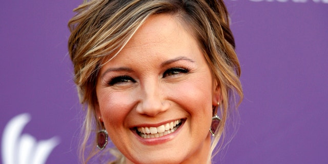 Country singer Jennifer Nettles, of musical group Sugarland, arrives at the 47th Annual Academy of Country Music Awards on April 1, 2012.