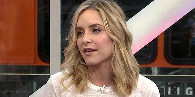 Jenny Mollen shared a shocking photo of her body after experiencing thyroid issues.