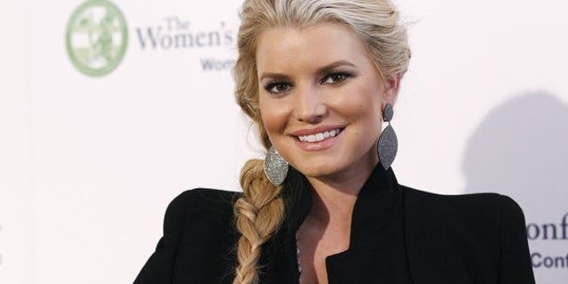 Actress Jessica Simpson poses at The Women's Conference in Long Beach, California October 26, 2010. REUTERS/Mario Anzuoni (UNITED STATES - Tags:ENTERTAINMENT)