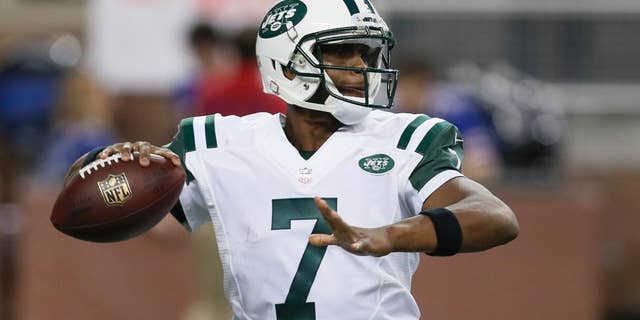 New York Jets quarterback Geno Smith (7) throws against the Buffalo Bills during the second half of an NFL football game in Detroit, Monday, Nov. 24, 2014. Smith is getting another shot as the New York Jets' starting quarterback. The team announced Wednesday, Nov. 26, 2014 that Smith, benched the last three games in favor of Michael Vick, will be under center against the Miami Dolphins on Monday night. (AP Photo/Paul Sancya)
