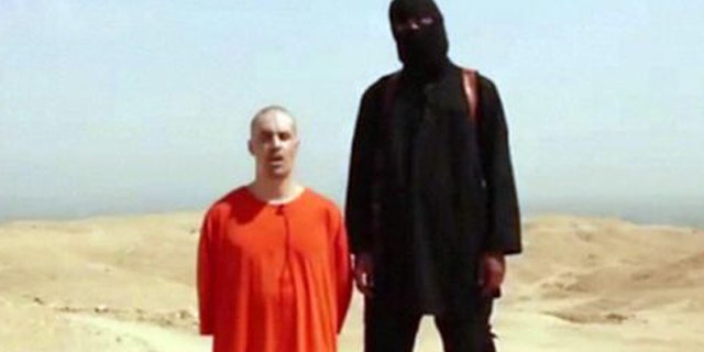 This excerpt from a video published by ISIS shows the American James Foley, murdered, with a man suspected of being Mohammed Emwazi, formerly known as the pseudonym 