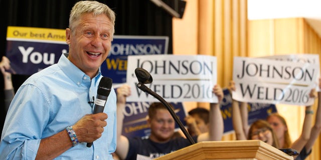 Libertarian presidential candidate Gary Johnson talks to a crowd of supporters at a rally on Aug. 6, 2015, in Salt Lake City, Utah. (George Frey/Getty Images)