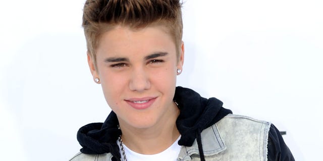 In this photo provided by the Las Vegas News Bureau, Justin Bieber walks the red carpet to the screams of adoring fans for the 2012 Billboard Music Awards at the MGM Grand on the Las Vegas Strip. Sunday, May 20, 2012. (AP Photo/Las Vegas News Bureau, Glenn Pinkerton)