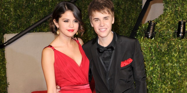 WEST HOLLYWOOD, CA - FEBRUARY 27: Singer/actress Selena Gomez and singerJustin Bieber arrive at the Vanity Fair Oscar party hosted by Graydon Carter held at Sunset Tower on February 27, 2011 in West Hollywood, California. (Photo by Craig Barritt/Getty Images)