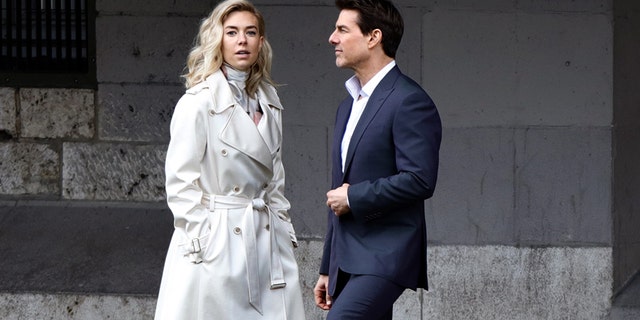 May 2, 2017 - Paris, France - Tom Cruise seen kissing Vanessa Kirby during a scene for 'Mission Impossible 6' in Paris, France, on May 2, 2017. (Credit Image: © Mehdi Taamallah/NurPhoto via ZUMA Press)