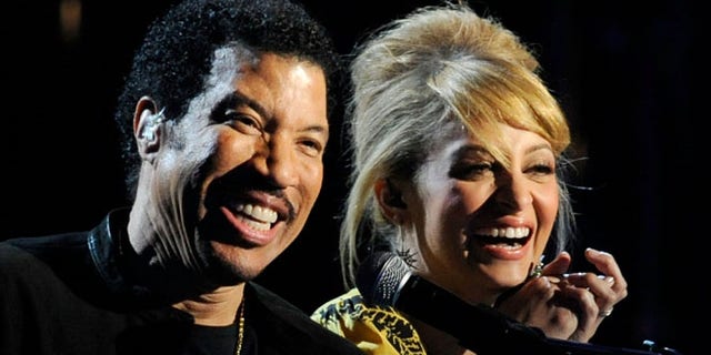 LAS VEGAS, NV - APRIL 02: Musician Lionel Richie (L) and his daughter Nicole Richie perform onstage during Lionel Richie and Friends in Concert presented by ACM held at the MGM Grand Garden Arena on April 2, 2012 in Las Vegas, Nevada. (Photo by Ethan Miller/Getty Images)