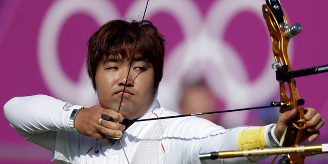 South Korea's Im Dong-hyun shoots during the men's individual archery competition at the 2012 Summer Olympics, Friday, Aug. 3, 2012, in London. (AP Photo/Marcio Jose Sanchez)