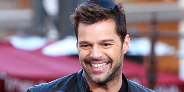 www.310pix.com - Ricky Martin was spotted shooting an interview with Mario Lopez at The Grove in West Hollywood, CA. At one moment Mario's wife handed their new born daughter Gia to Ricky who handled her like a pro.
Los Angeles, November 9th 2010
Ref. code: 001_310Pix03179
Credit must read: 310pix.com
*USA magazines and newspapers please report usage*
*For N. American rights please contact*
Sales: 917-214-5074 sales@310pix.com
Editor: 310-594-3035 photo@310pix.com
