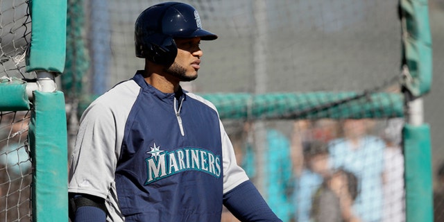 Seattle Mariners' Robinson Cano  walks out of the batting cage after hitting during spring training baseball practice, Thursday Feb. 20, 2014, in Peoria, Ariz. (AP Photo/Tony Gutierrez)