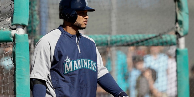 Seattle Mariners' Robinson Cano walks out of the batting cage after hitting during spring training baseball practice, Thursday Feb. 20, 2014, in Peoria, Ariz. (AP Photo/Tony Gutierrez)
