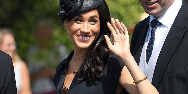 Meghan Markle Suffers Wardrobe Malfunction At Friend S Wedding