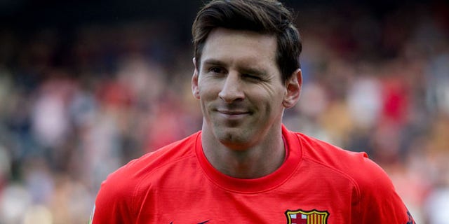 SEVILLE, SPAIN - APRIL 11: Lionel Messi of FC Barcelona wrinkres his eye prior to start the La Liga match between Sevilla FC and FC Barcelona at Estadio Ramon Sanchez Pizjuan on April 11, 2015 in Seville, Spain. (Photo by Gonzalo Arroyo Moreno/Getty Images)