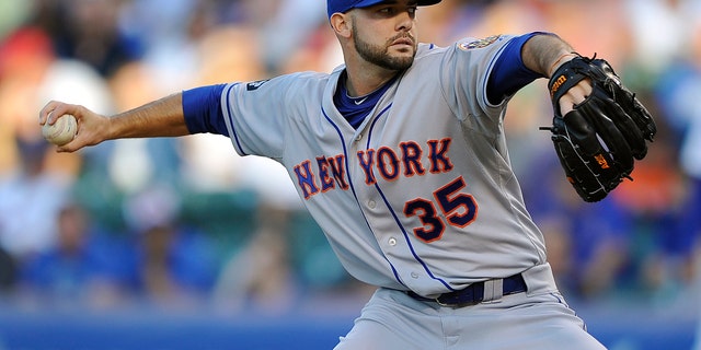 June 26, 2012: New York Mets' Dillon Gee (35) pitches against the Chicago Cubs during the first inning of a baseball game in Chicago.