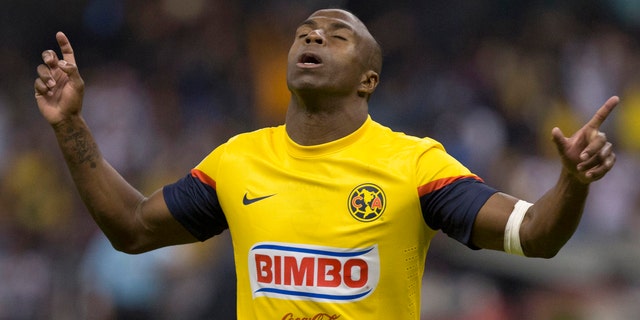 FILE - In this Jan. 19, 2013 file photo, America's Christian Benitez, celebrates his goal against Atlante at a Mexican soccer league match in Mexico City. Benitez, from Ecuador, died Monday, July 29, 2013, a day after playing in a match for Qatari club El Jaish, the team said. The club provided no further details about the death of the 27-year-old Benitez, who moved from Mexican club America to play in Qatar in 2013. (AP Photo/Christian Palma, File)