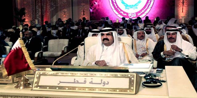 Emir Qatar menyingkir, memberikan kekuasaan kepada putranya