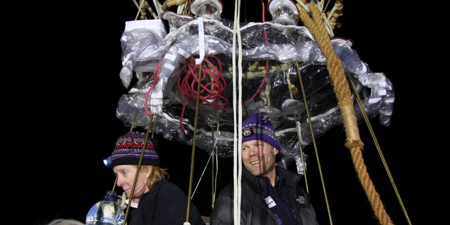Sept. 25: Balloonists Carol Rymer Davis and Richard Abruzzo launch for the Gordon Bennett gas balloon race at Bristol, England.