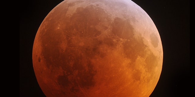 Moonwatchers Treated to Total Lunar Eclipse | Fox News