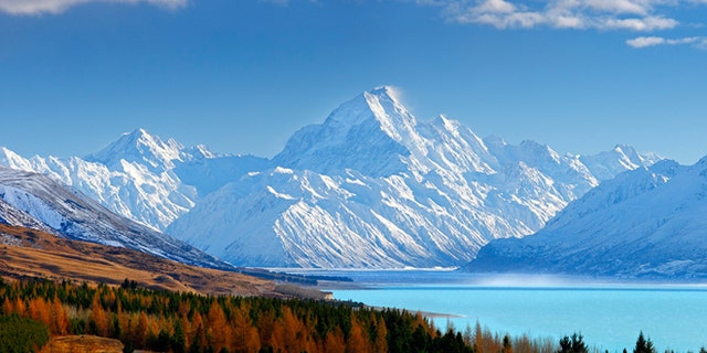 38773AM00: Aoraki / Mount Cook (3754m) and Lake Pukaki in winter. Mt La Perouse (3078m) left, Tasman Valley and Burnett Mountains Range right. Panorama with late autumn colours, Aoraki / Mount Cook National Park, MacKenzie District, New Zealand. Photocredit to be given as Rob Suisted / www.naturespic.co.nz.