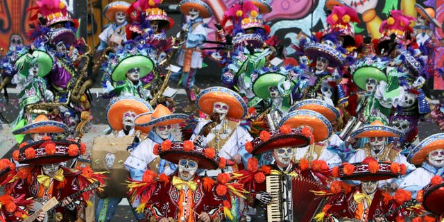 A scene from the 116th annual Mummers Parade in Philadelphia on Friday, Jan. 1, 2016. (AP Photo/Joseph Kaczmarek)