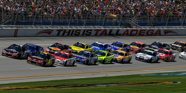TALLADEGA, AL - MAY 03: Jeff Gordon, driver of the #24 Drive To End Hunger Chevrolet, and Kasey Kahne, driver of the #5 Farmers Insurance Chevrolet, lead the field to start the NASCAR Sprint Cup Series GEICO 500 at Talladega Superspeedway on May 3, 2015 in Talladega, Alabama. (Photo by Chris Trotman/NASCAR via Getty Images)
