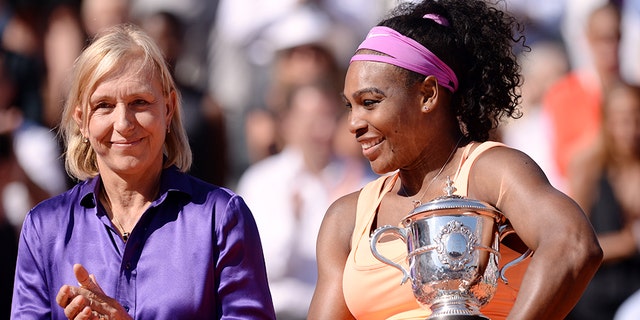 Martina Navratilova applauding Serena Williams after Williams' victory in the 2015 French Open women's singles final.