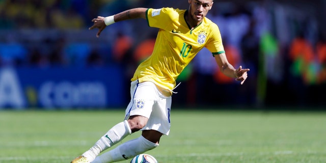 Brazil's Neymar runs with the ball during the World Cup round of 16 soccer match between Brazil and Chile at the Mineirao Stadium in Belo Horizonte, Brazil, Saturday, June 28, 2014.(AP Photo/Andre Penner)