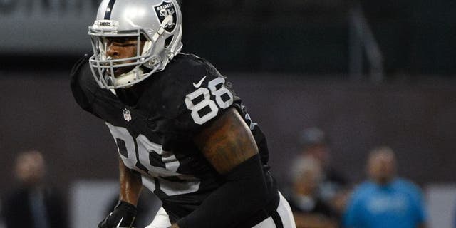 August 14, 2015; Oakland, CA, USA; Oakland Raiders tight end Clive Walford (88) runs a route during the second quarter in a preseason NFL football game against the St. Louis Rams at O.co Coliseum. The Raiders defeated the Rams 18-3. Mandatory Credit: Kyle Terada-USA TODAY Sports