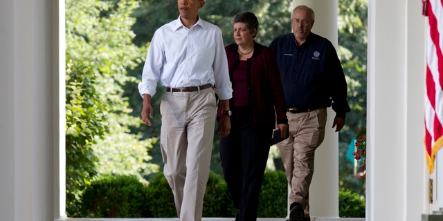 President Obama walks with Craig Fugate and Janet Napolitano to the White House Rose Garden Aug 28