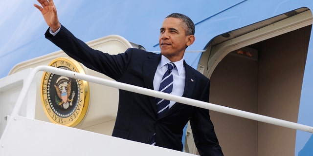 U.S. President Barack Obama waves as he boards Air Force One to depart for a trip to Pennsylvania and Florida, from Joint Base Andrews, Maryland, October 11, 2011. REUTERS/Jonathan Ernst (UNITED STATES - Tags: POLITICS)