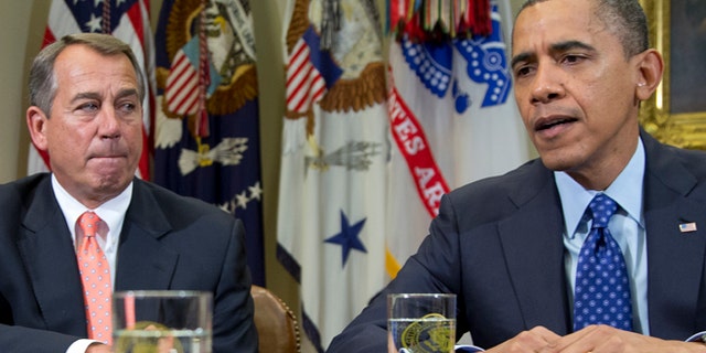 En esta foto del 16 de noviembre de 2012 aparecen el presidente Barack Obama y el líder de la Cámara de Representantes, John Boehner, en una conferencia de prensa en la Casa Blanca. El miércoles 12 de diciembre, Boehner dijo que persisten las "graves diferencias" en las conversaciones sobre el precipicio fiscal (AP Foto/Carolyn Kaster, archivo)