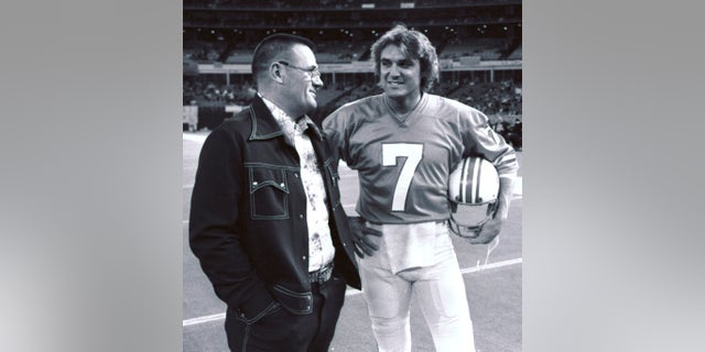 In this November 1975 file photo, Houston Oilers coach Bum Phillips, left, talks with quarterback Dan Pastorini before the Oilers' NFL football game against the Pittsburgh Steelers in Houston.