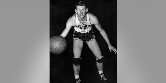 FILE - In this April 1, 1947, file photo provided by Madison Square Garden, Colgate basketball player Ernie Vandeweghe poses in uniform. Vandeweghe, the former Colgate and New York Knicks player and father of former NBA star Kiki Vandeweghe and pro tennis player CoCo Vandeweghe, has died. He was 86. The death was confirmed Sunday, Nov. 9, 2014, by the NBA through its NBA history Twitter feed and by granddaughter CoCo Vandeweghe in a Facebook post. (AP Photo/Madison Square Garden, File)