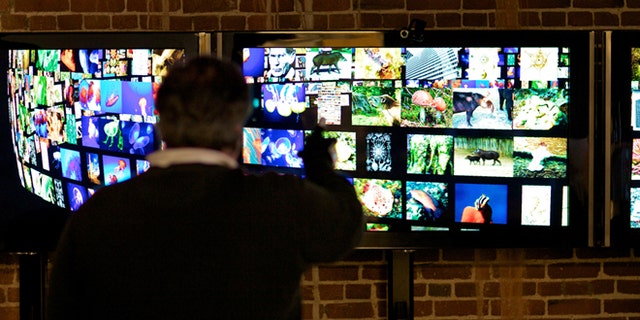 With Oblong Industries' innovative system, several people can simultaneously manipulate elements on interactive displays via the system's wands or on their own portable devices.