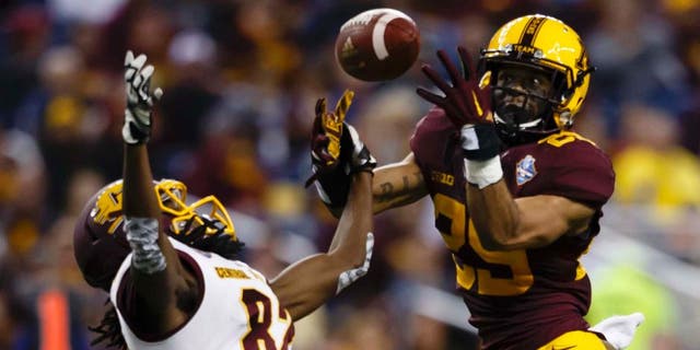 Minnesota Golden Gophers defensive back Briean Boddy-Calhoun (right) breaks up a pass to Central Michigan Chippewas wide receiver Corey Willis in the first half at Ford Field in Detroit on Monday, Dec. 28, 2015.