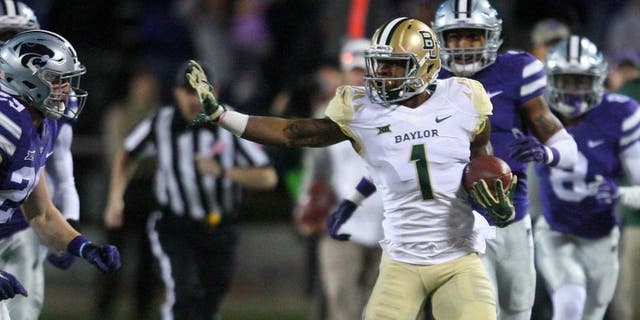 Baylor Bears return specialist Corey Coleman carries the ball against the Kansas State Wildcats on Nov. 5, 2015.