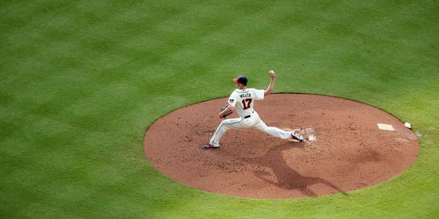 Jul 19, 2015; Atlanta, GA, USA; Atlanta Braves starting pitcher Shelby Miller (17) delivers a pitch to a Chicago Cubs batter in the fourth inning of their game at Turner Field. Mandatory Credit: Jason Getz-USA TODAY Sports
