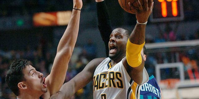 Indiana Pacers' C.J. Miles (0) drives between Charlotte Hornets' Jason Washburn, left, and Frank Kaminsky during the second half of an NBA preseason basketball game, Thursday, Oct. 22, 2015 in Fort Wayne, Ind. (Samuel Hoffman/The Journal-Gazette via AP) NEWS-SENTINEL OUT; MANDATORY CREDIT; NO SALES; MAGS OUT