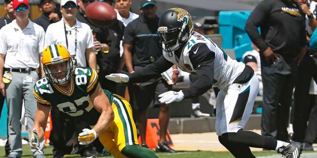Green Bay Packers wide receiver Jordy Nelson makes a reception in front of Jacksonville Jaguars defensive back Prince Amukamara during the first half in Jacksonville, Fla., Sunday, Sept. 11, 2016.