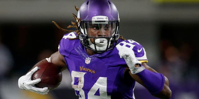 Minnesota Vikings wide receiver Cordarrelle Patterson catches a pass against the New York Giants.