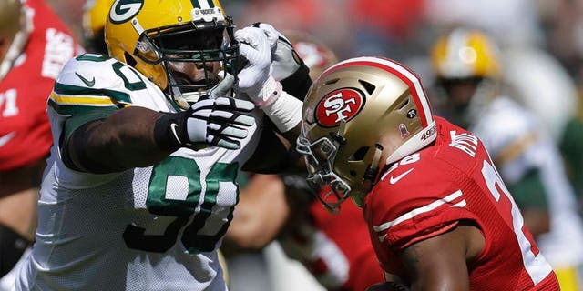 San Francisco 49ers running back Carlos Hyde (right) runs against Green Bay Packers nose tackle B.J. Raji during the first half in Santa Clara, Calif., on Sunday, Oct. 4, 2015.