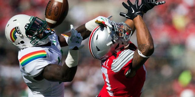 Hawaii Warriors defensive back Nick Nelson deflects a pass away from Ohio State Buckeyes running back Jalin Marshall.
