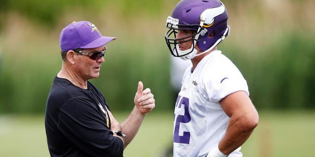 Minnesota Vikings head coach Mike Zimmer visits with linebacker Chad Greenway.
