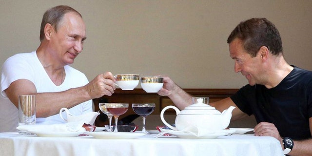 Vladimir Putin Dmitry Medvedev Pump Iron At Summer Residence Fox News