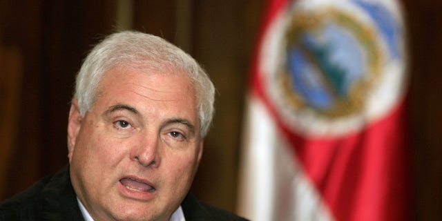Panama's President Ricardo Martinelli speaks during a news conference in San Jose in this December 8, 2009 photo.
