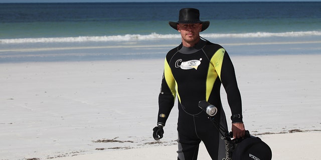 Ronda Rousey's shark diving trainer, Paul de Gelder, survived an attack in 2009.
