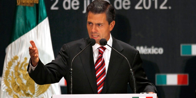 Enrique PeÃ±a Nieto, virtual presidente de MÃ©xico, da una conferencia de prensa el lunes 2 de julio de 2012, un dÃ­a despuÃ©s de las elecciones. (Foto AP/Marco Ugarte)